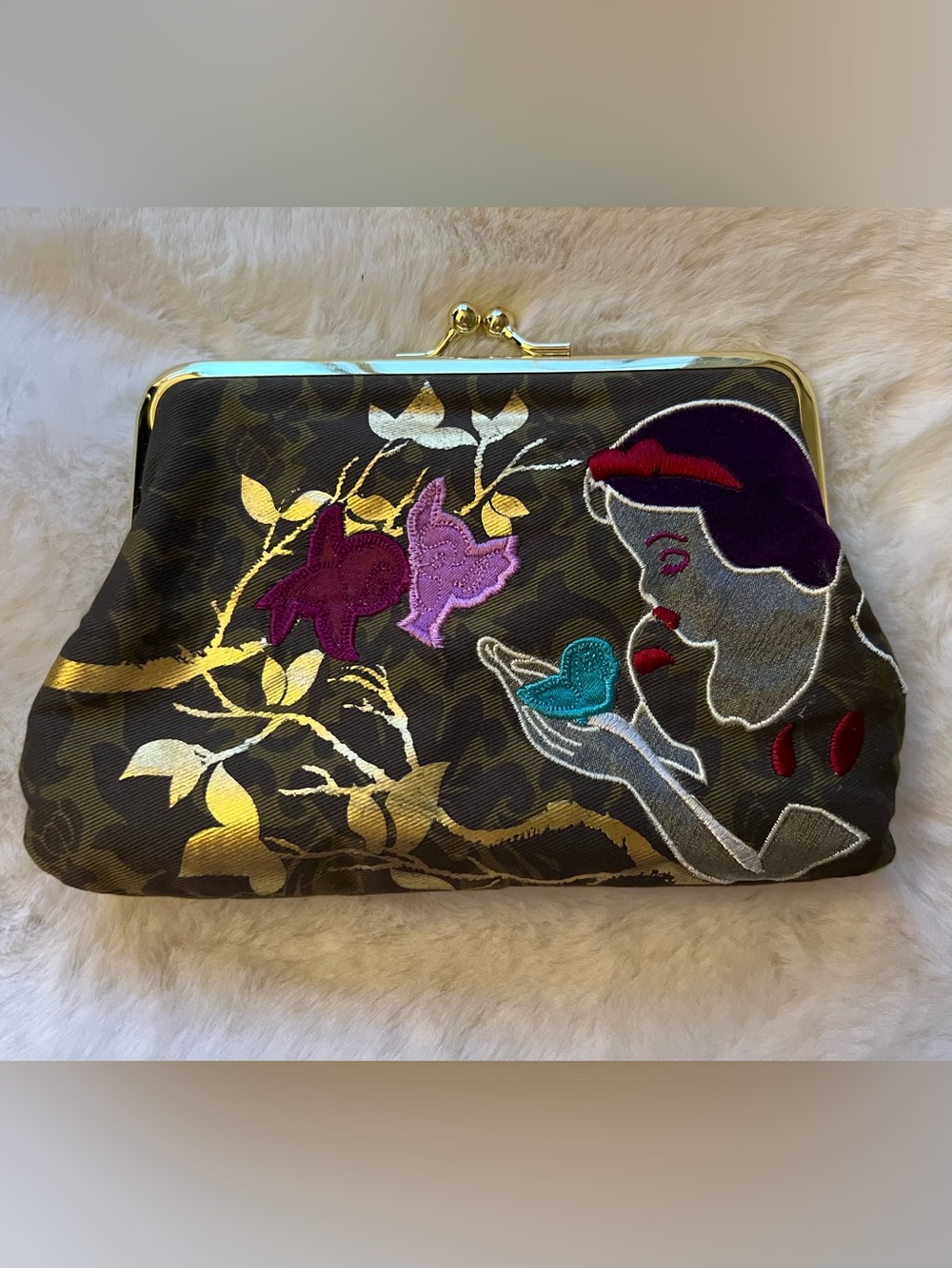 Disney Couture Juicy Couture Snow White Clutch Kiss Lock Purse Embroidered